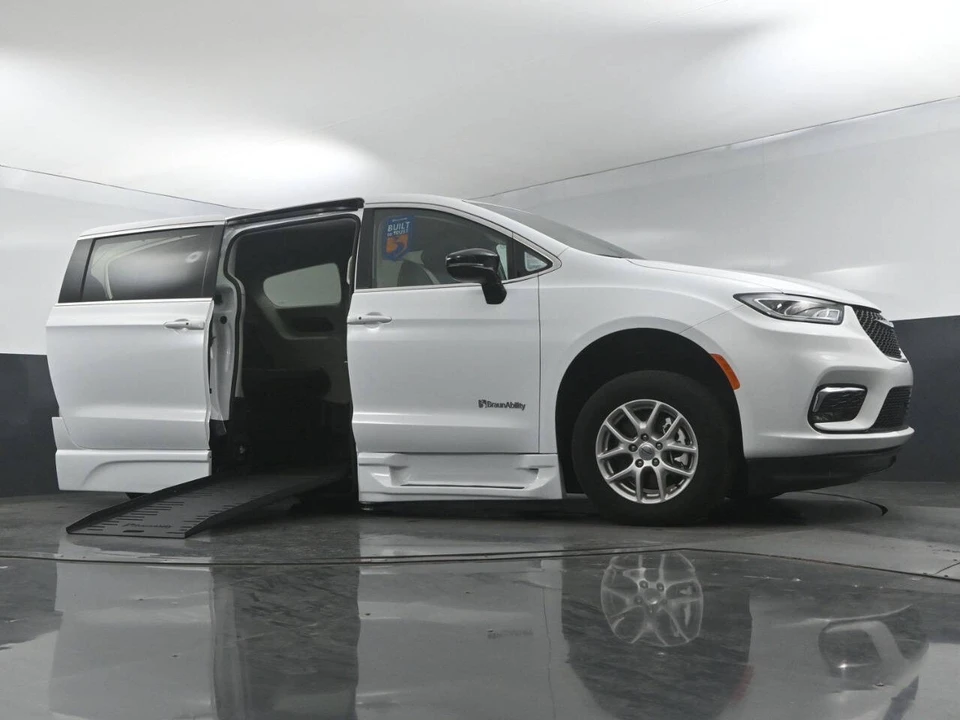 2024 Chrysler - Image 5 of 21