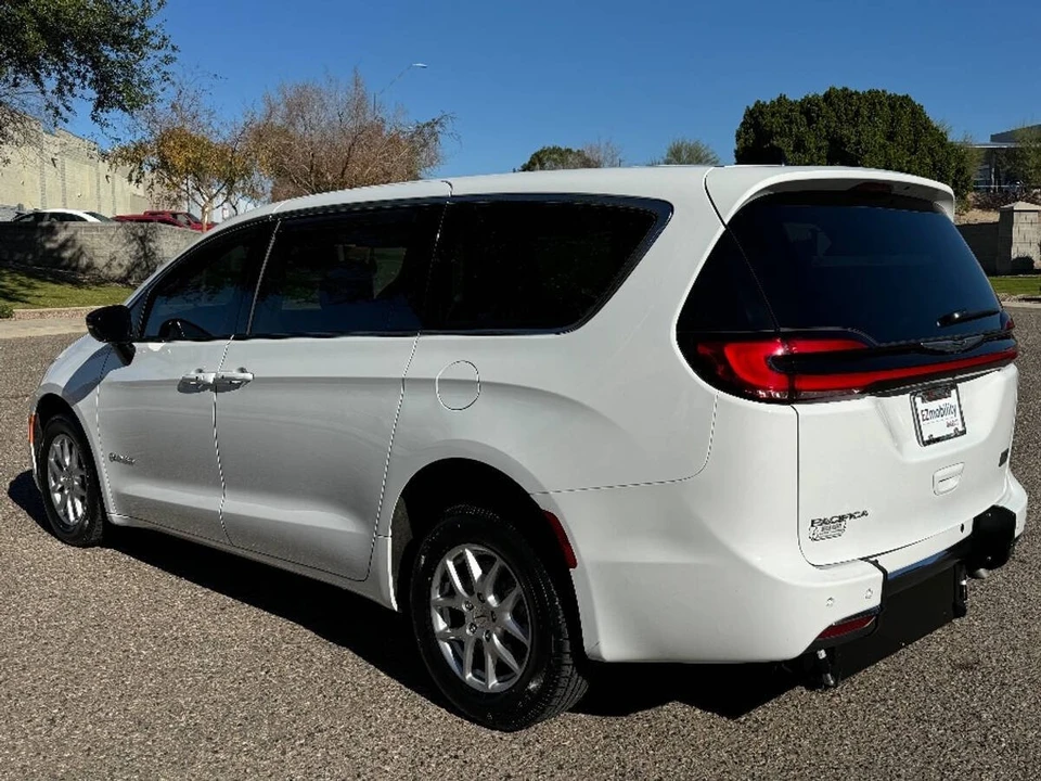 2024 Chrysler - Image 14 of 16
