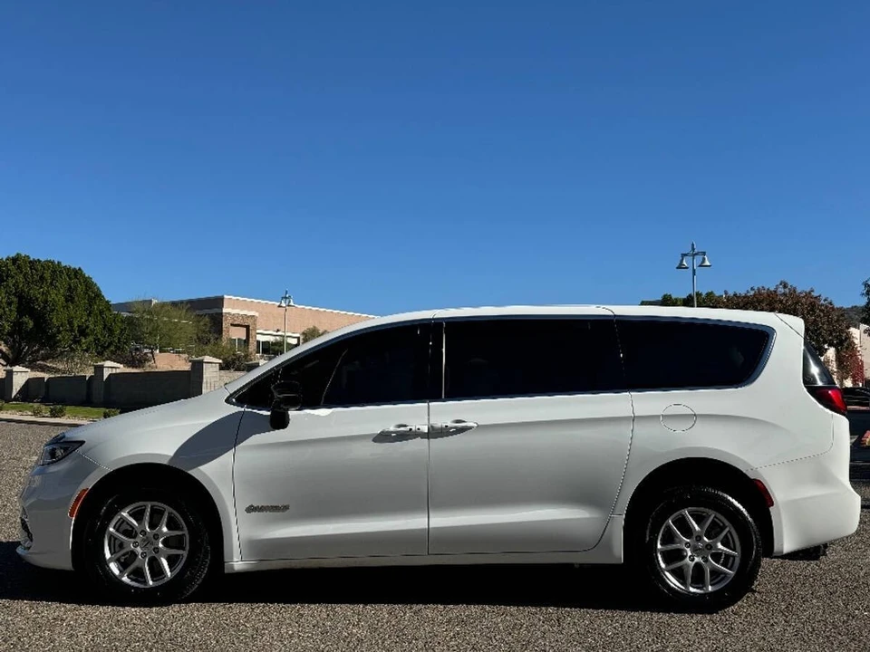 2024 Chrysler - Image 13 of 16