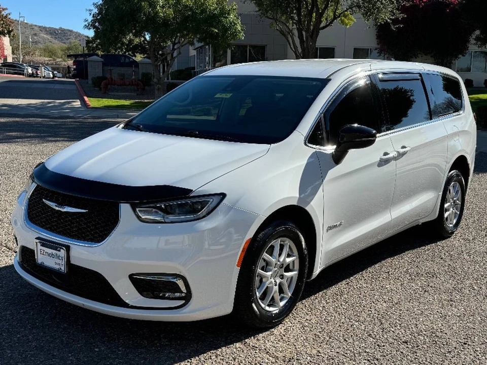 2024 Chrysler - Image 15 of 16
