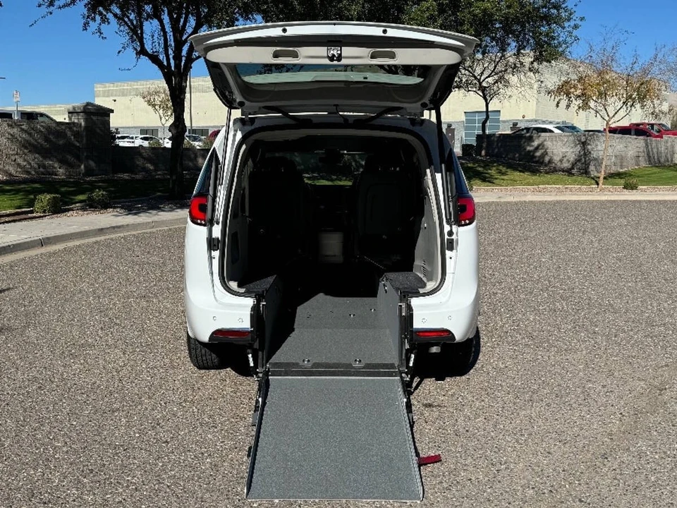2024 Chrysler - Image 2 of 16