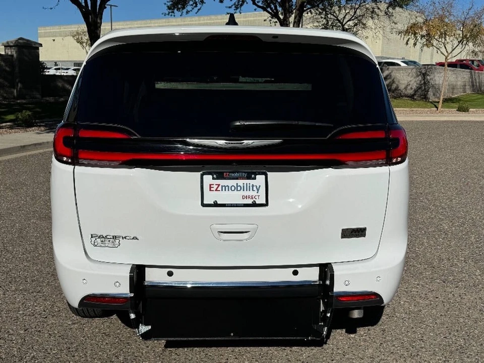 2024 Chrysler - Image 3 of 16