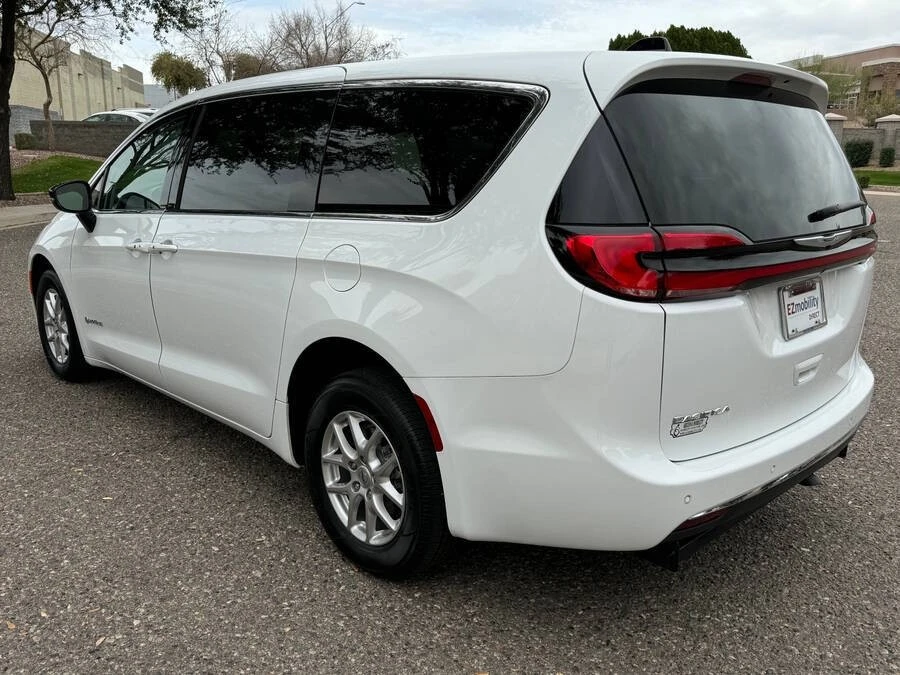 2024 Chrysler - Image 12 of 15