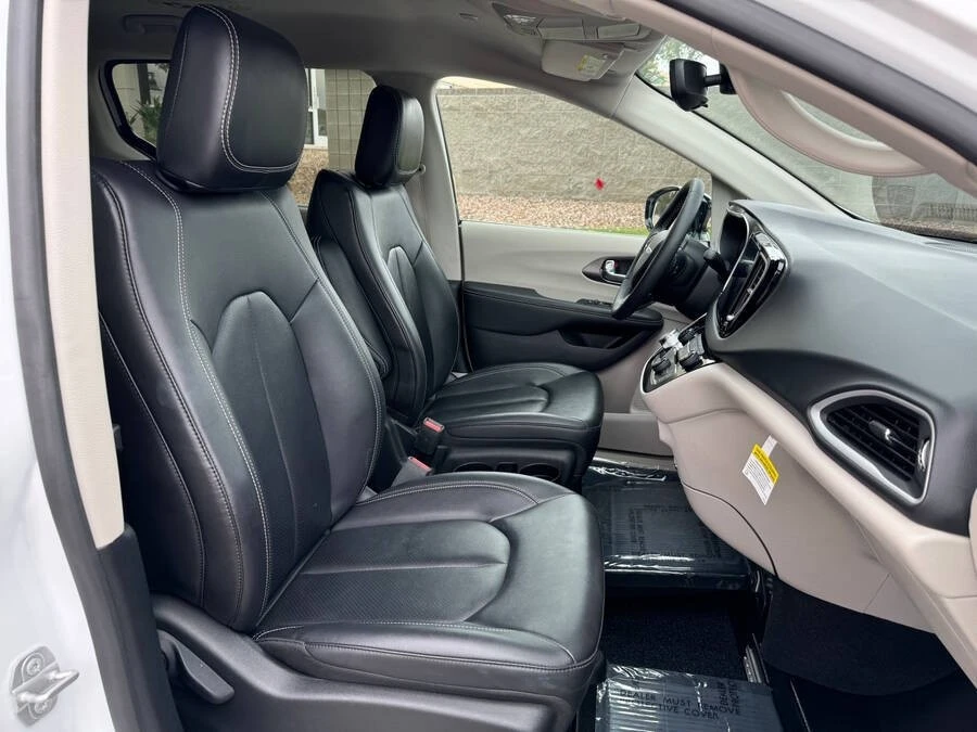 2024 Chrysler - Image 6 of 15
