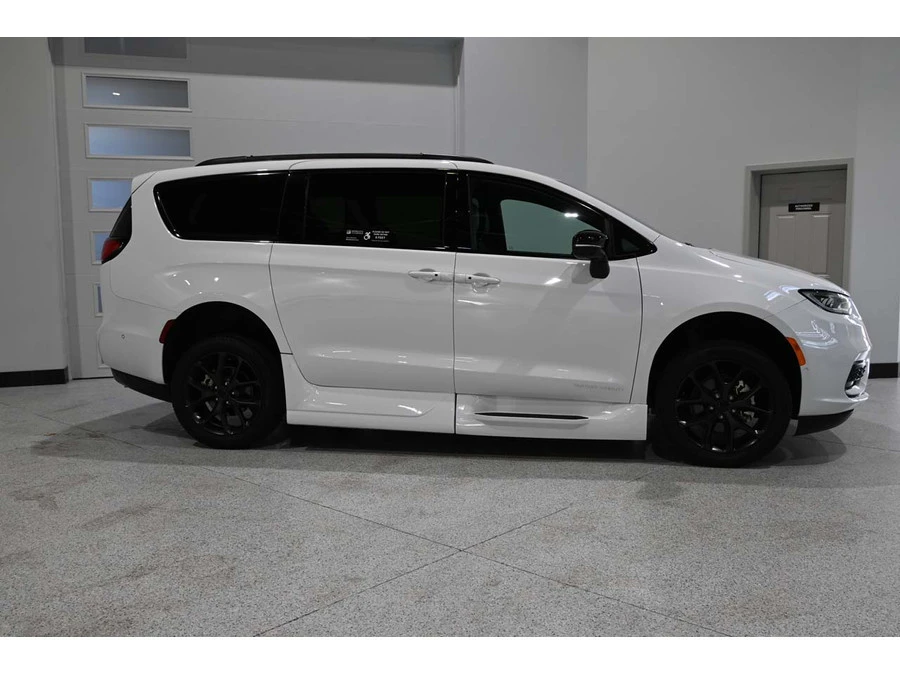 2024 Chrysler - Image 5 of 12