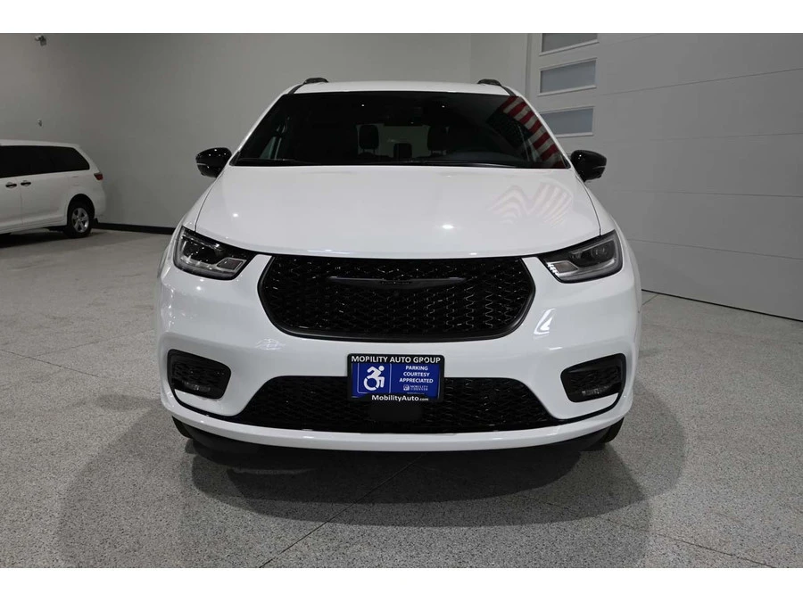 2024 Chrysler - Image 4 of 12