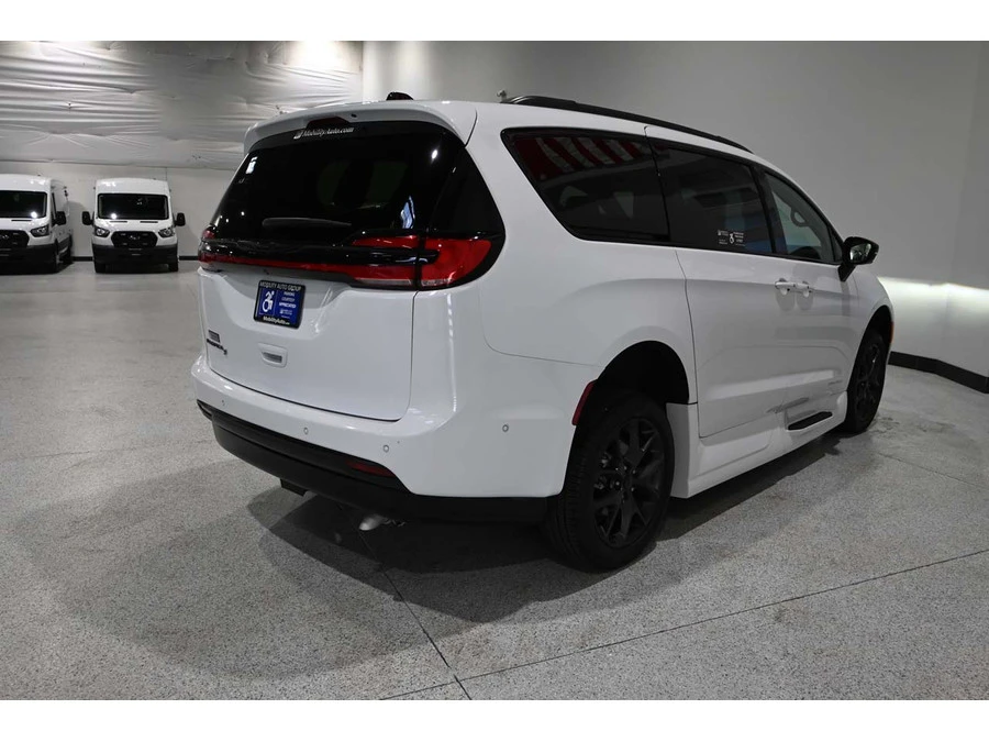 2024 Chrysler - Image 6 of 12
