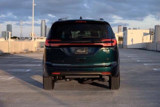 2024 Chrysler - Image 4 of 17