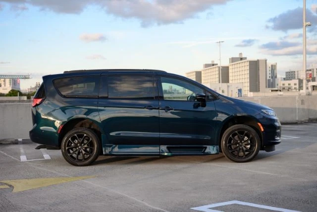 2024 Chrysler - Image 6 of 17