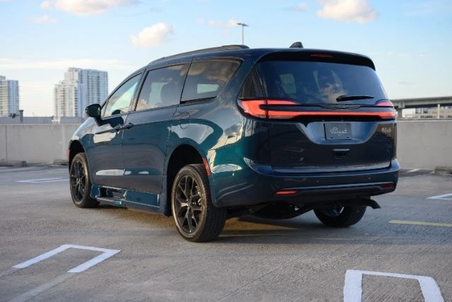 2024 Chrysler - Image 5 of 17