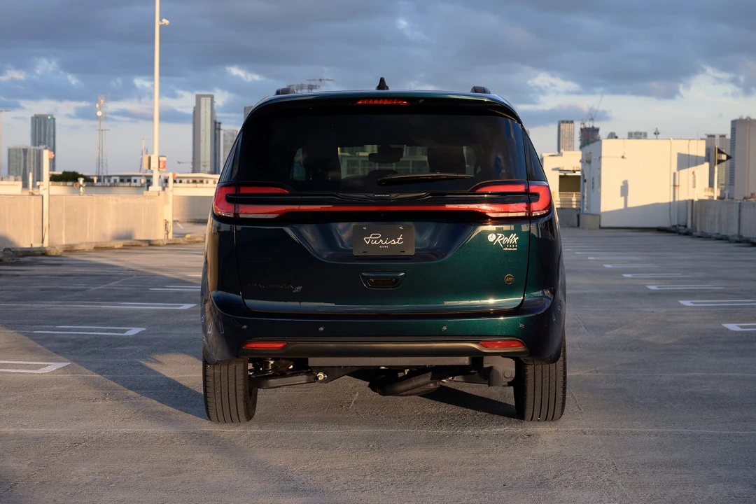 2024 Chrysler - Image 4 of 16