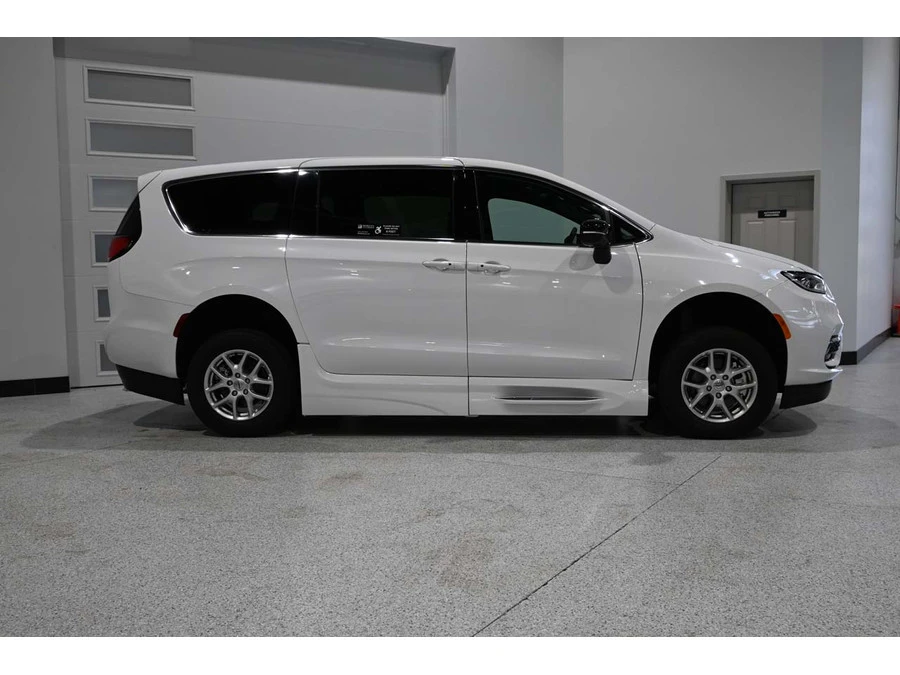 2024 Chrysler - Image 5 of 12