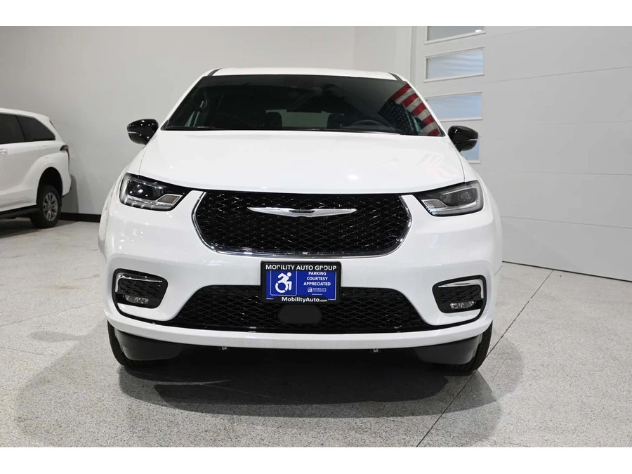 2024 Chrysler - Image 4 of 12