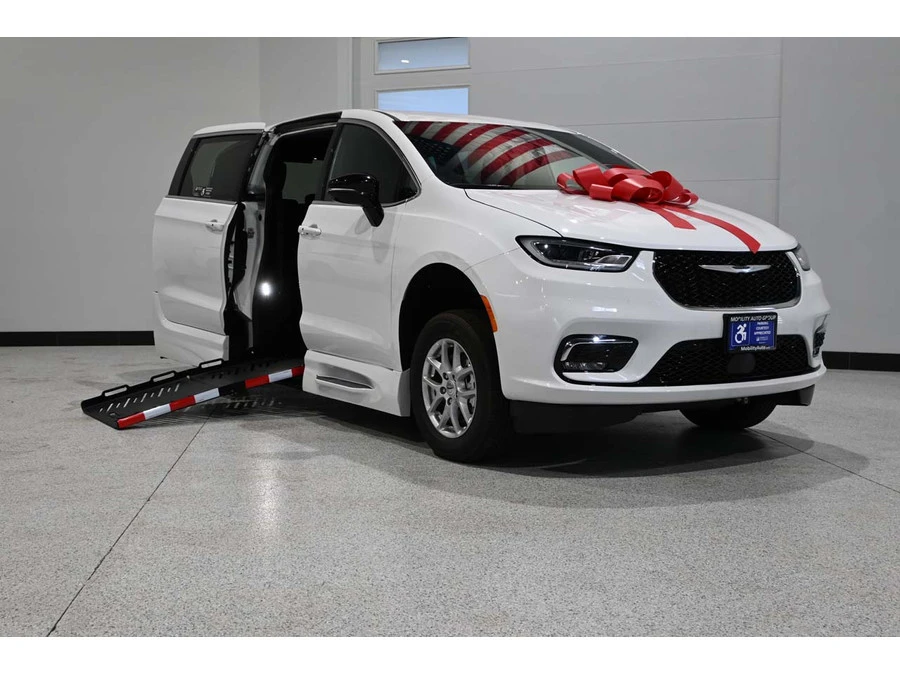 2024 Chrysler - Image 2 of 12