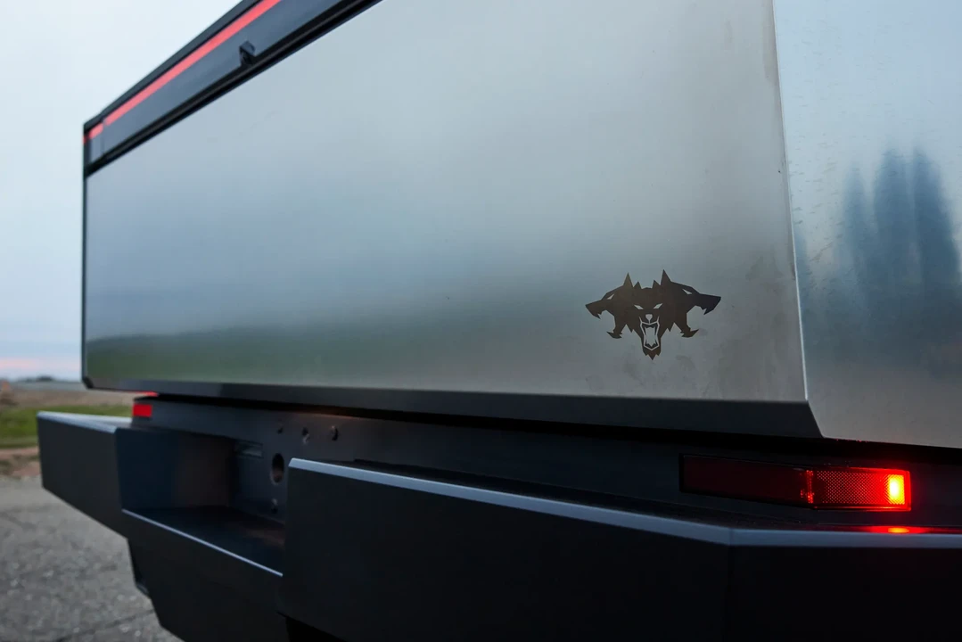 2024 Tesla Cybertruck - Image 2 of 31