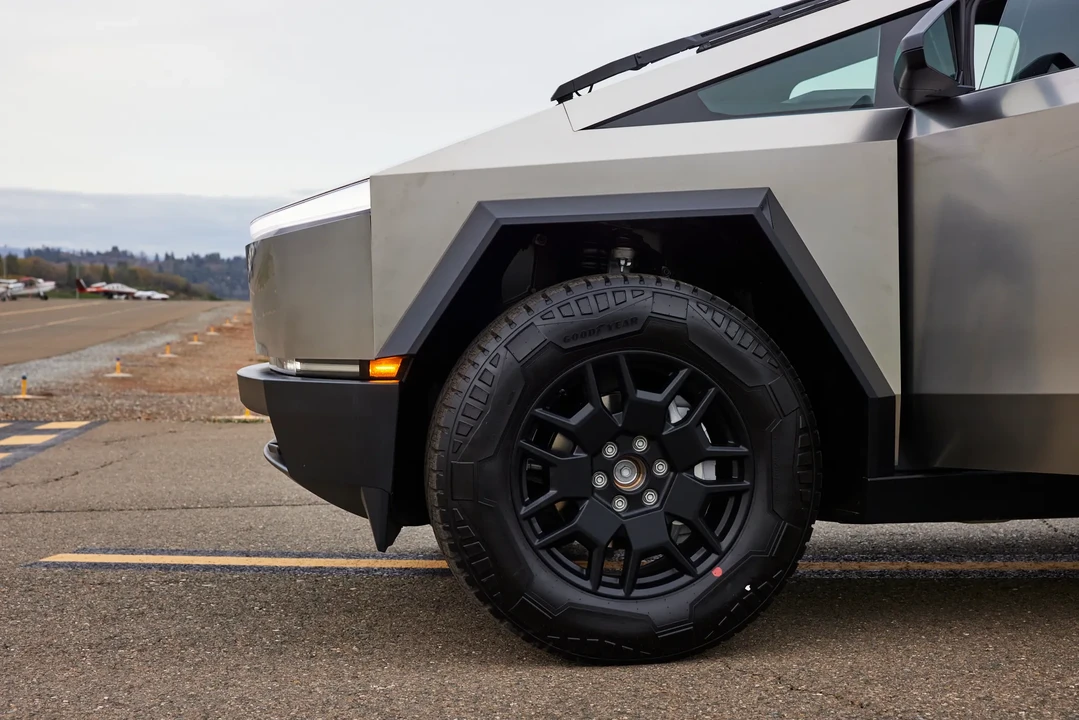2024 Tesla Cybertruck - Image 17 of 31