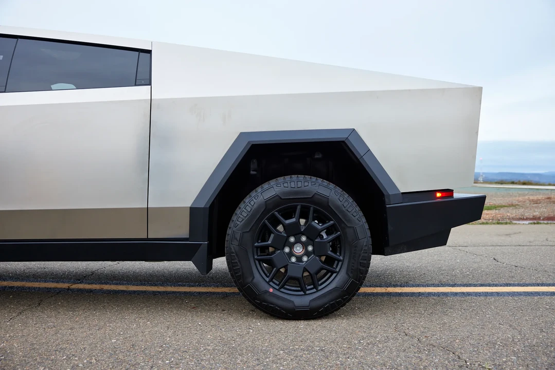 2024 Tesla Cybertruck - Image 29 of 31