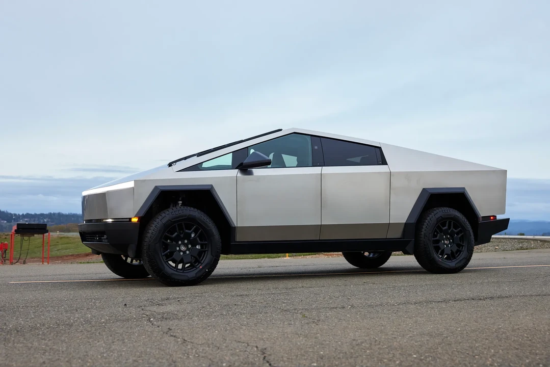 2024 Tesla Cybertruck - Image 28 of 31