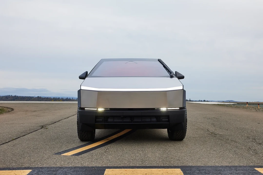 2024 Tesla Cybertruck - Image 16 of 31