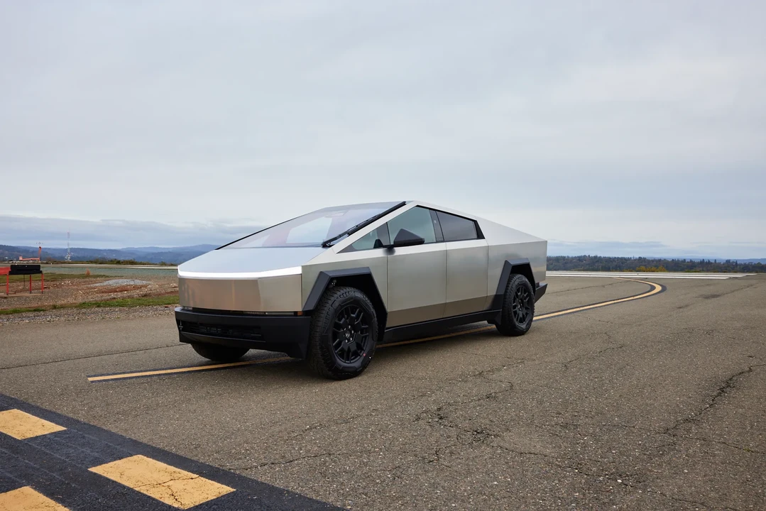 2024 Tesla Cybertruck - Image 15 of 31