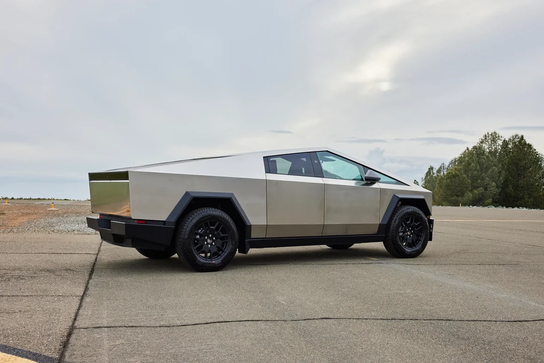 2024 Tesla Cybertruck - Image 8 of 31