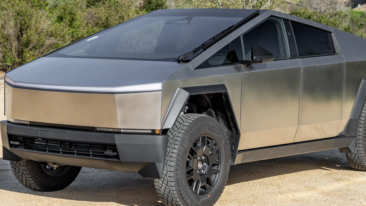 2024 Tesla Cybertruck - Image 11 of 31