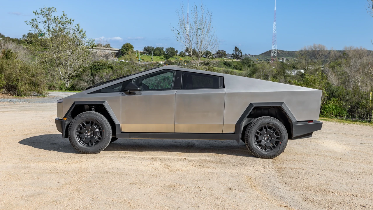 2024 Tesla Cybertruck - Image 9 of 31
