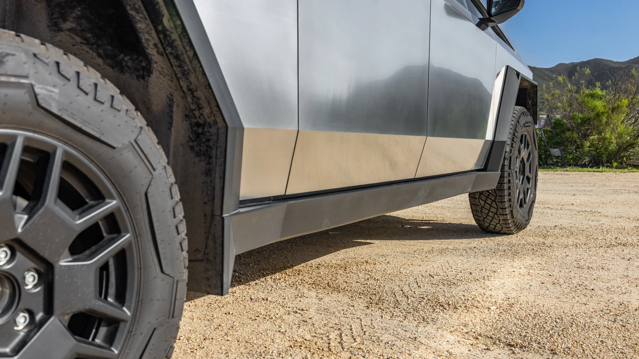 2024 Tesla Cybertruck - Image 13 of 31
