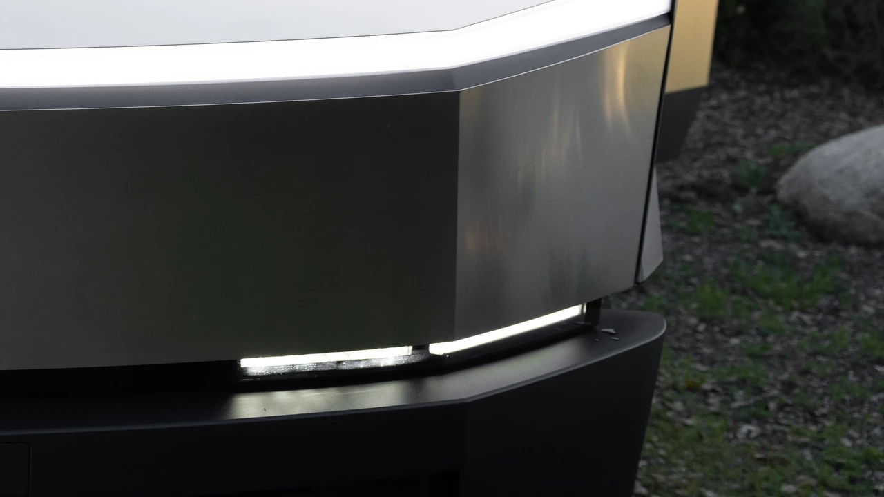 2024 Tesla Cybertruck - Image 20 of 31