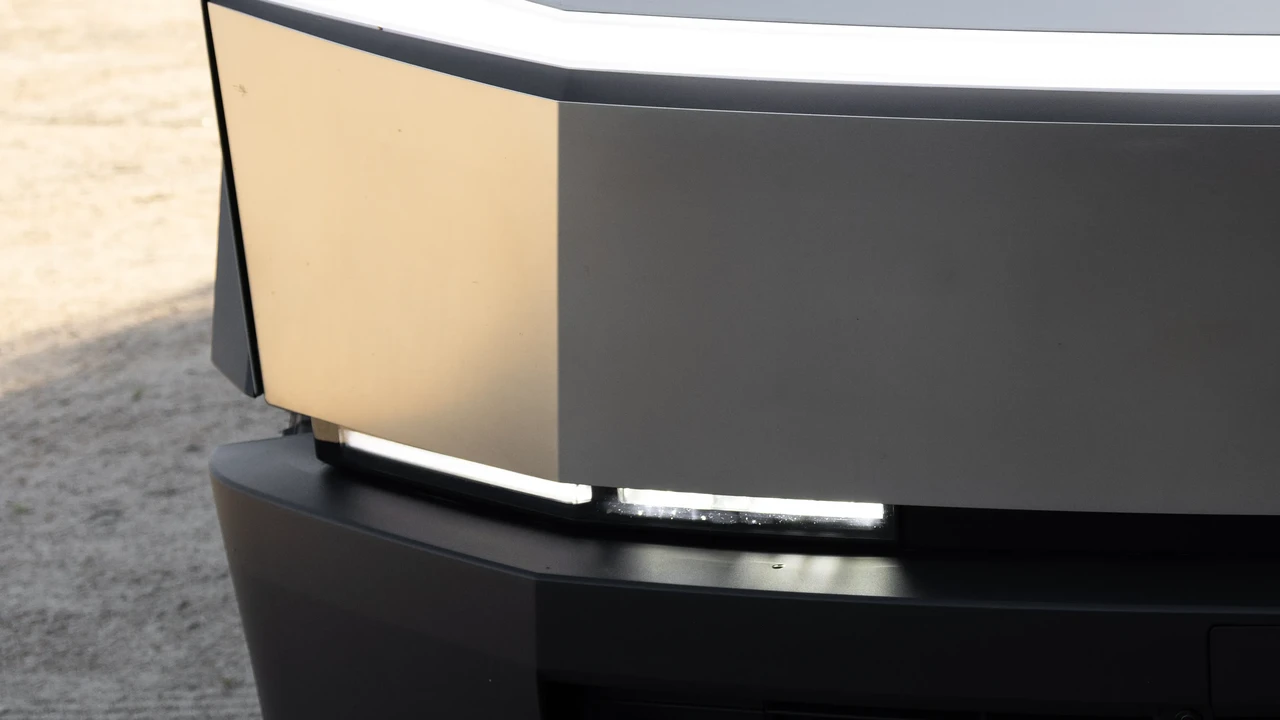2024 Tesla Cybertruck - Image 19 of 31