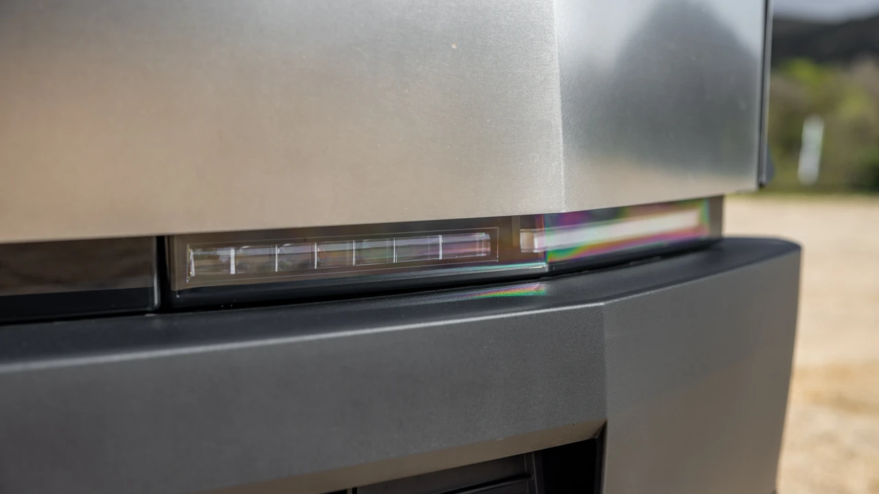 2024 Tesla Cybertruck - Image 22 of 31