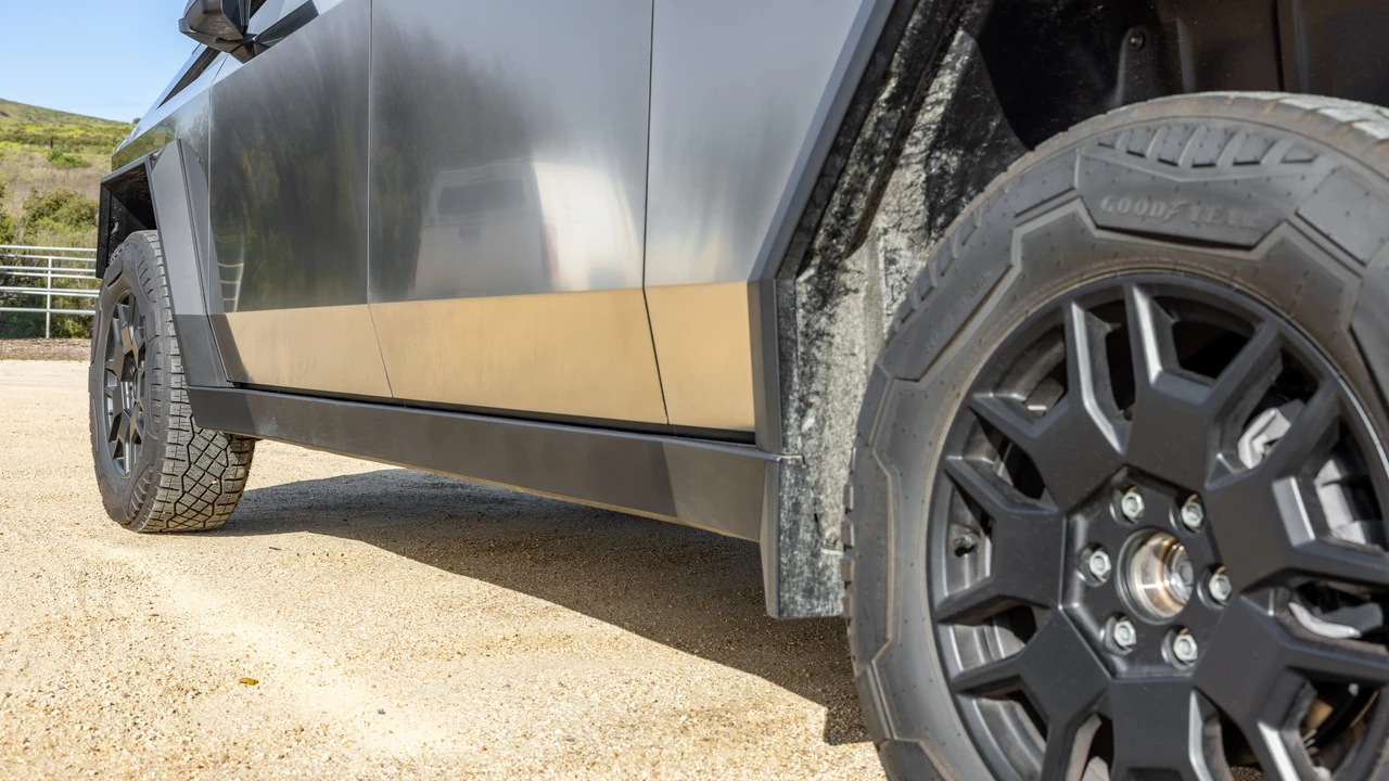 2024 Tesla Cybertruck - Image 12 of 31