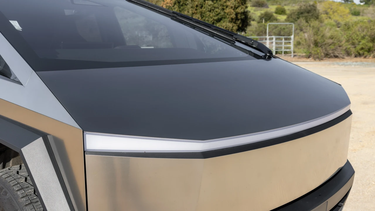 2024 Tesla Cybertruck - Image 15 of 31