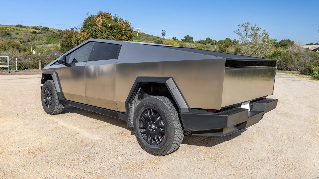 2024 Tesla Cybertruck - Image 8 of 31