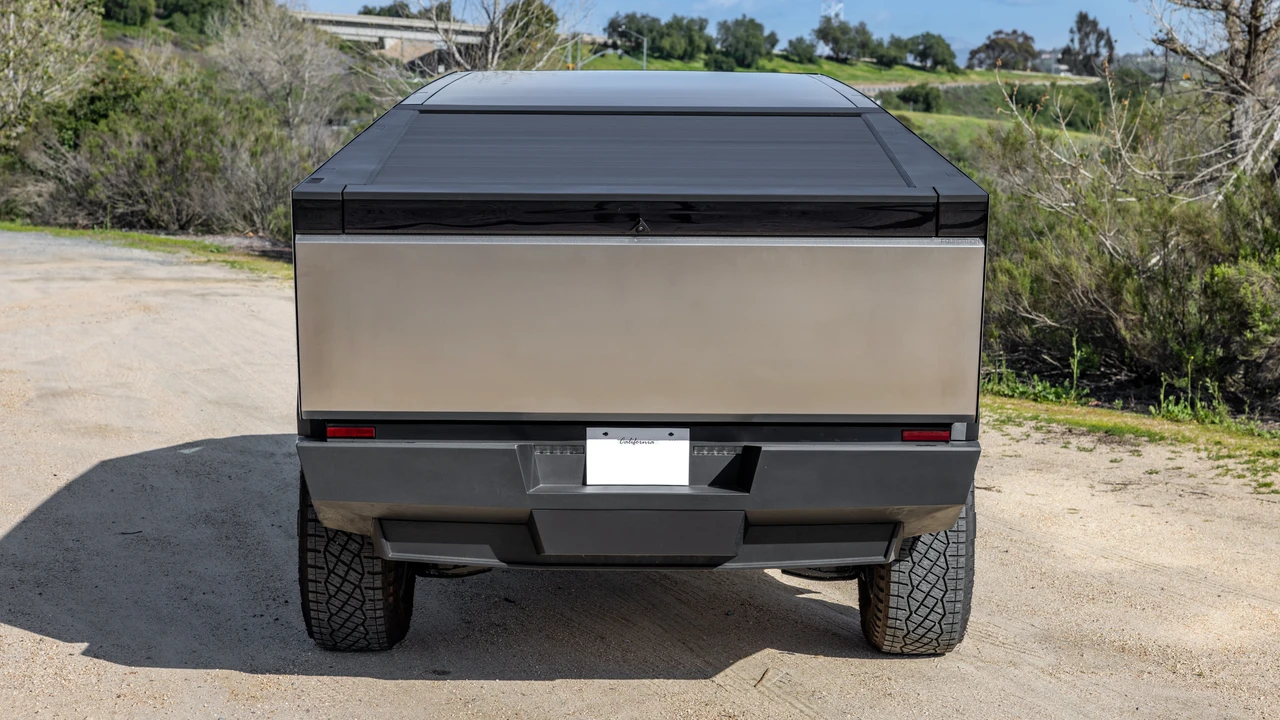 2024 Tesla Cybertruck - Image 7 of 31