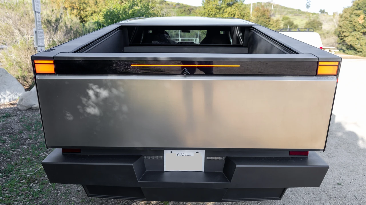 2024 Tesla Cybertruck - Image 24 of 31