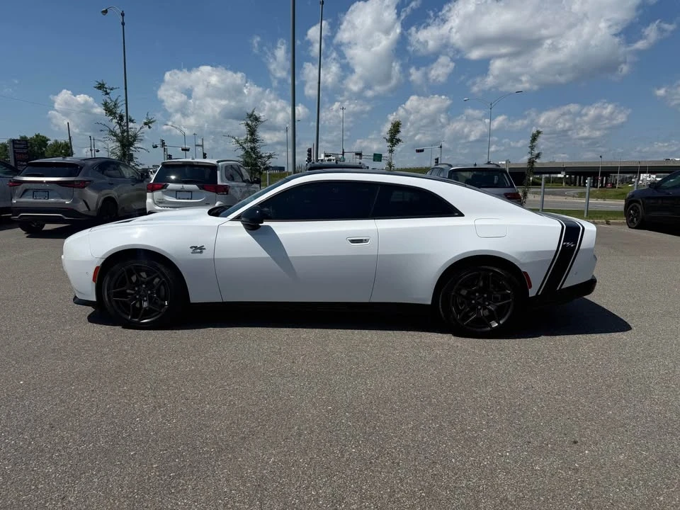 2024 Dodge Charger 8th Gen - Image 8 of 16