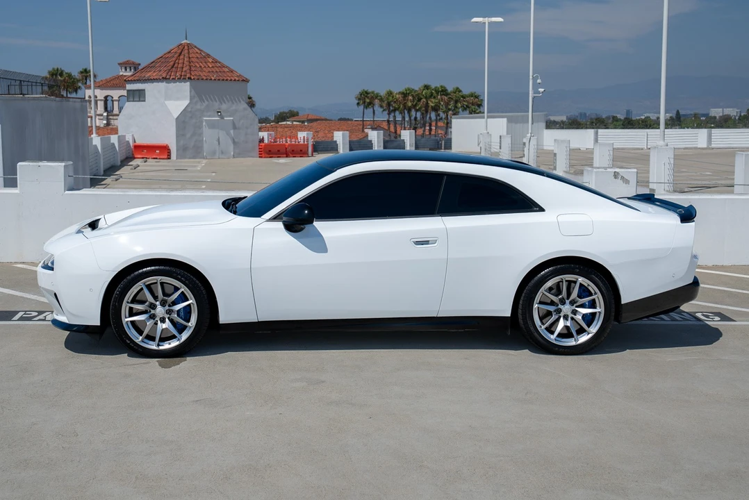 2024 Dodge Charger 8th Gen - Image 7 of 31