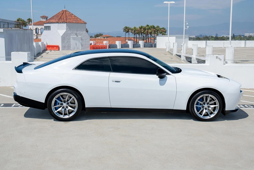 2024 Dodge Charger 8th Gen - Image 19 of 31