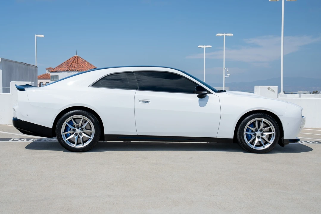 2024 Dodge Charger 8th Gen - Image 18 of 31