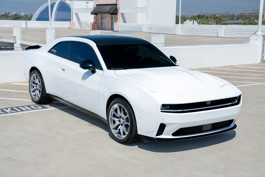 2024 Dodge Charger 8th Gen - Image 23 of 31