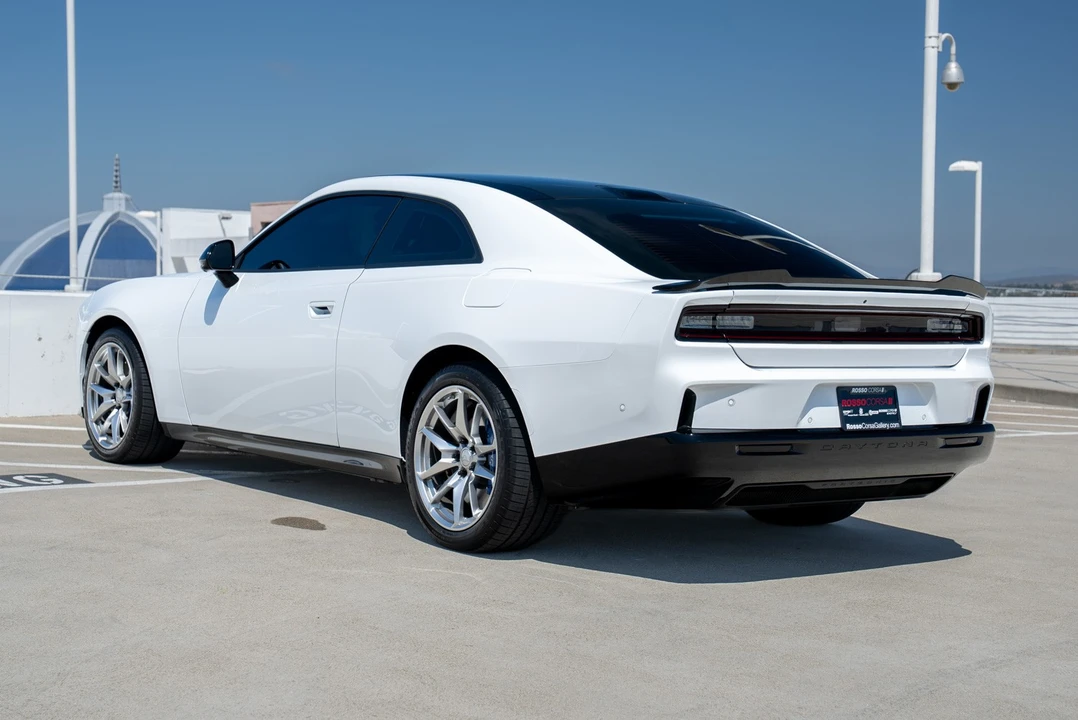 2024 Dodge Charger 8th Gen - Image 10 of 31