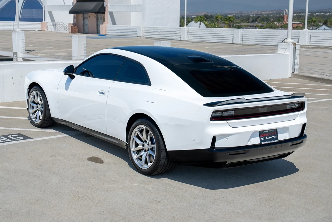 2024 Dodge Charger 8th Gen - Image 11 of 31
