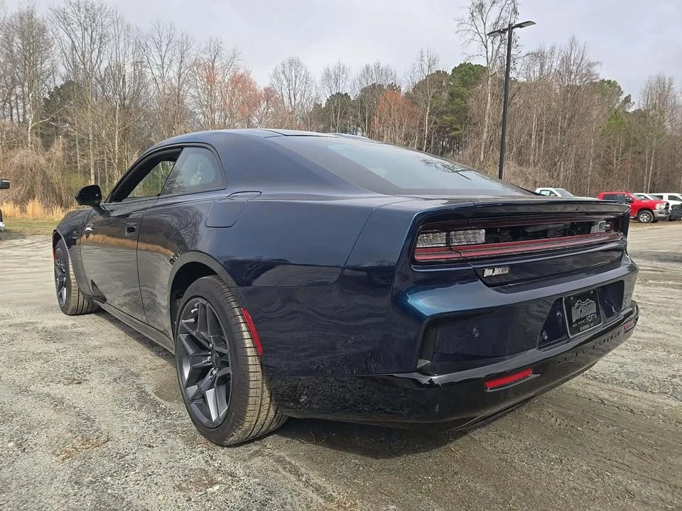 2024 Dodge Charger 8th Gen - Image 9 of 10