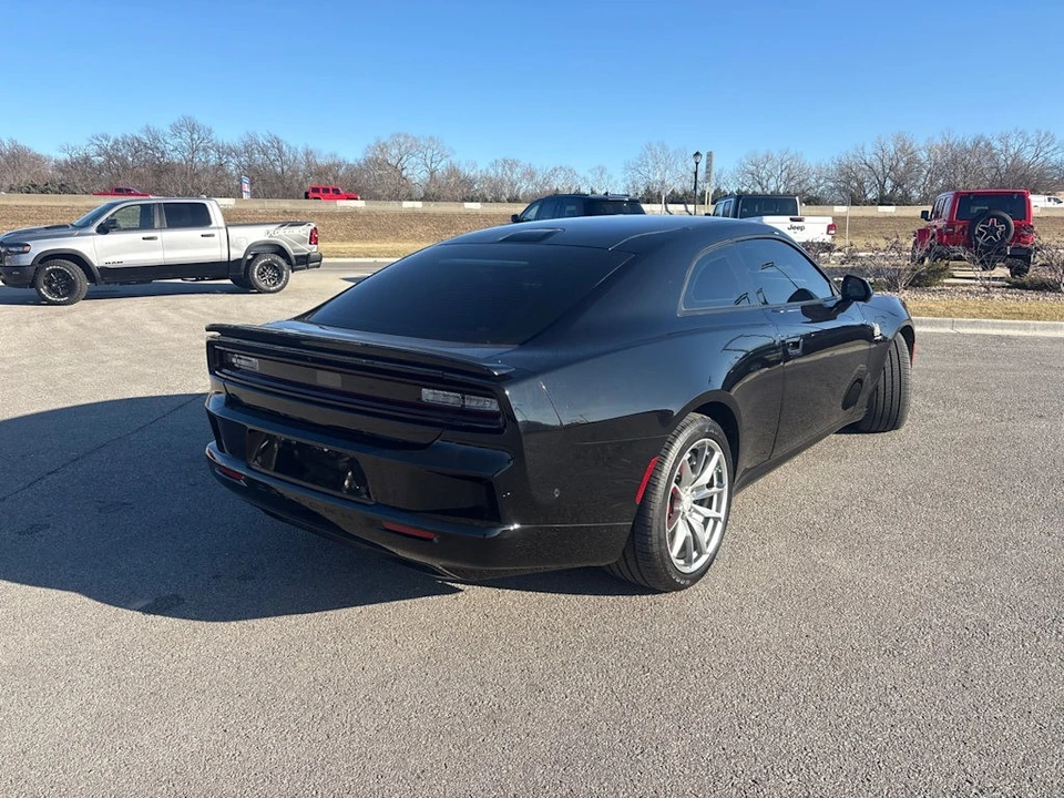 2024 Dodge Charger 8th Gen - Image 7 of 12