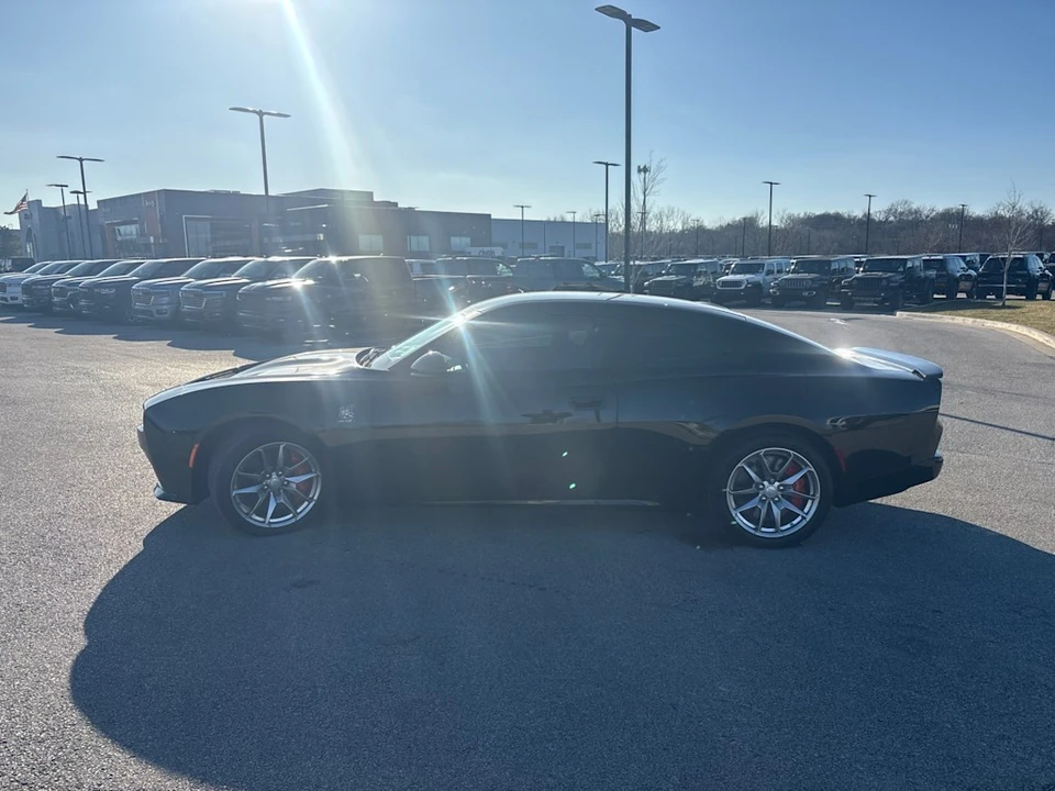 2024 Dodge Charger 8th Gen - Image 4 of 12