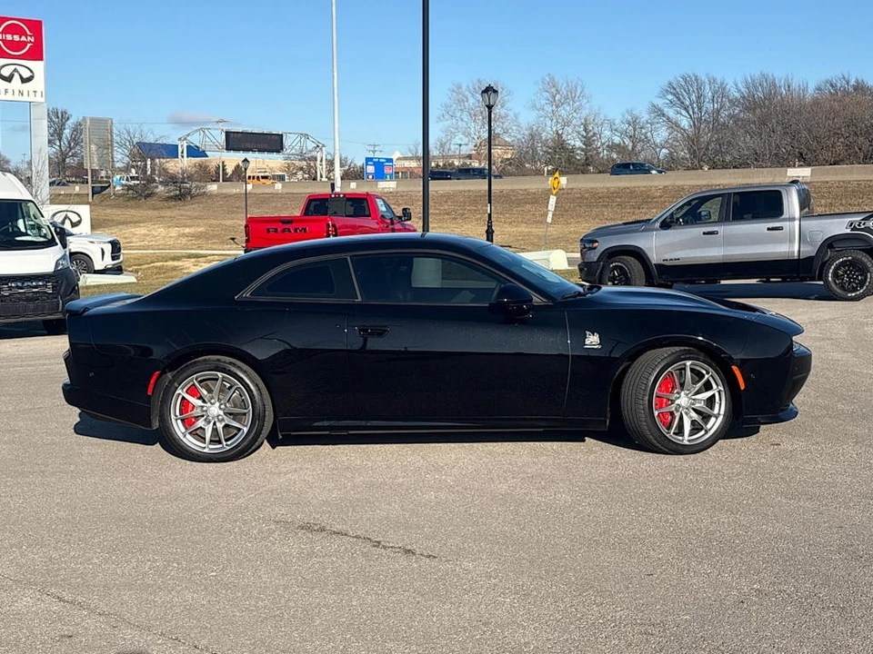 2024 Dodge Charger 8th Gen - Image 8 of 12