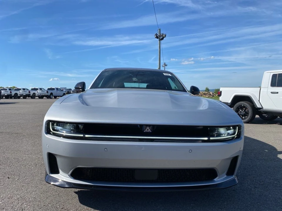 2024 Dodge Charger 8th Gen - Image 9 of 12