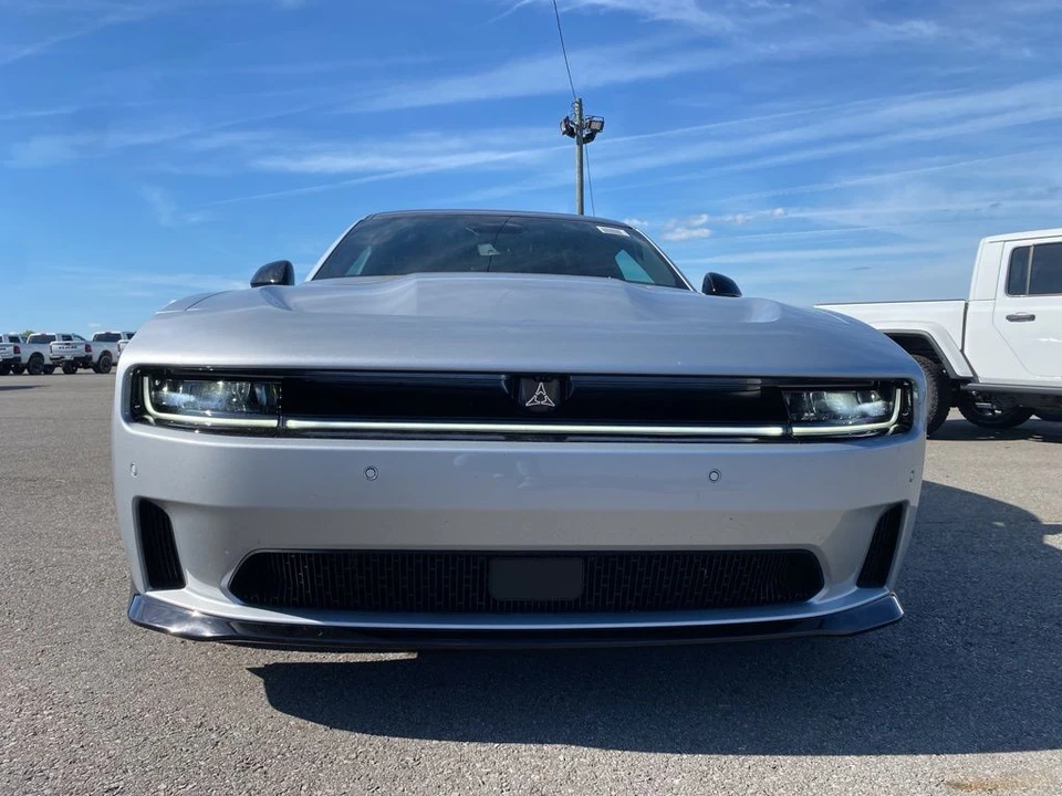 2024 Dodge Charger 8th Gen - Image 7 of 12