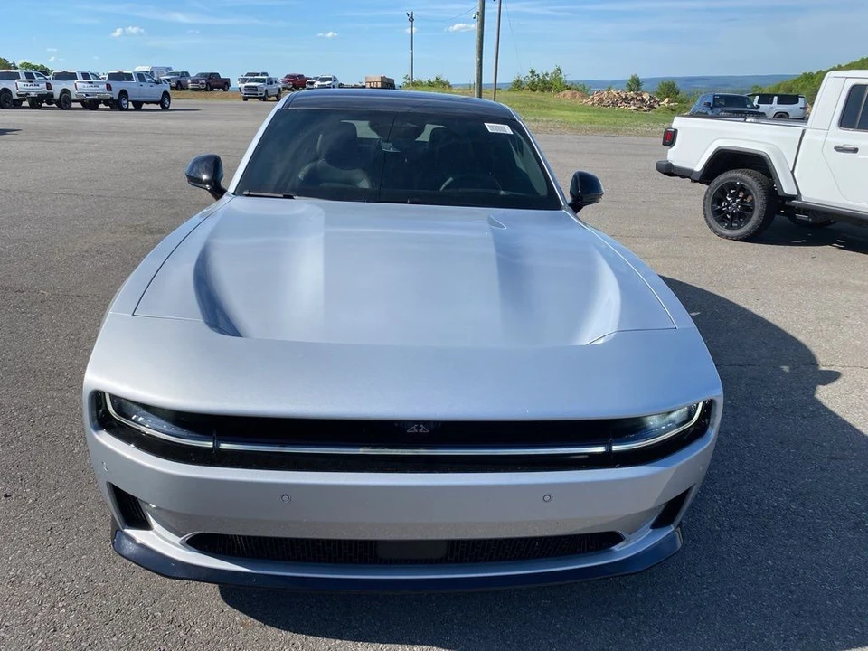 2024 Dodge Charger 8th Gen - Image 10 of 12